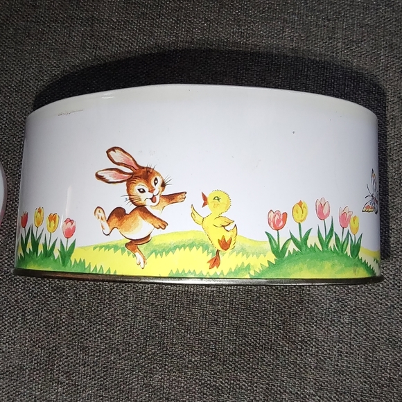 Vintage Daher Decorated Tin Easter Oval Container - Picture 8 of 8